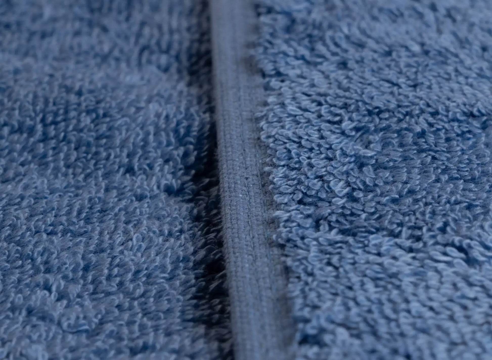 Handtuch mit Doppel naht für mehr Langlebigkeit. Sowie die Frottee Baumwolle 50x100 cm.