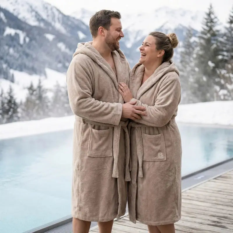 Bademantel XXL Unisex für Damen und Herren in der Farbe Cashmere.