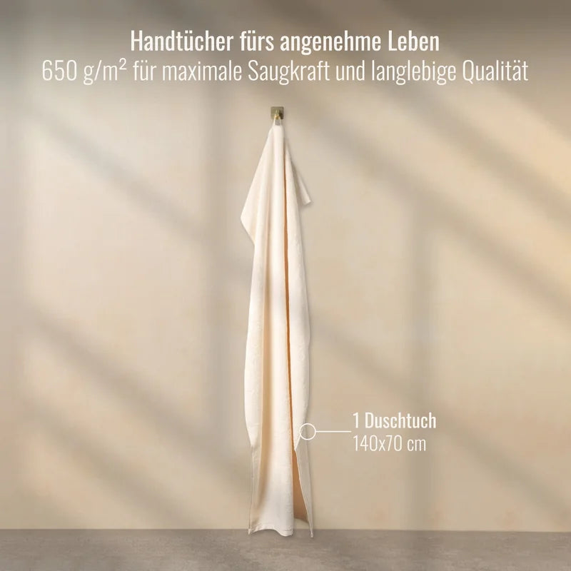 Duschtuch Elfenbein 70x140 cm aufgehängt im Badezimmer