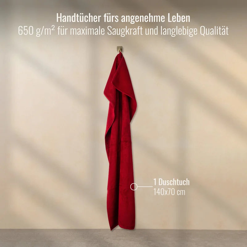 Duschtuch Rot 70x140 cm aufgehängt im Badezimmer