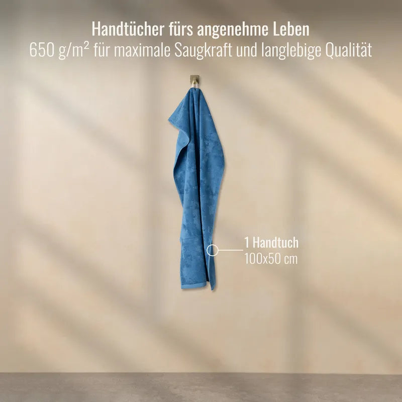 Handtuch Hellblau 50x100 cm aufgehängt im Badezimmer