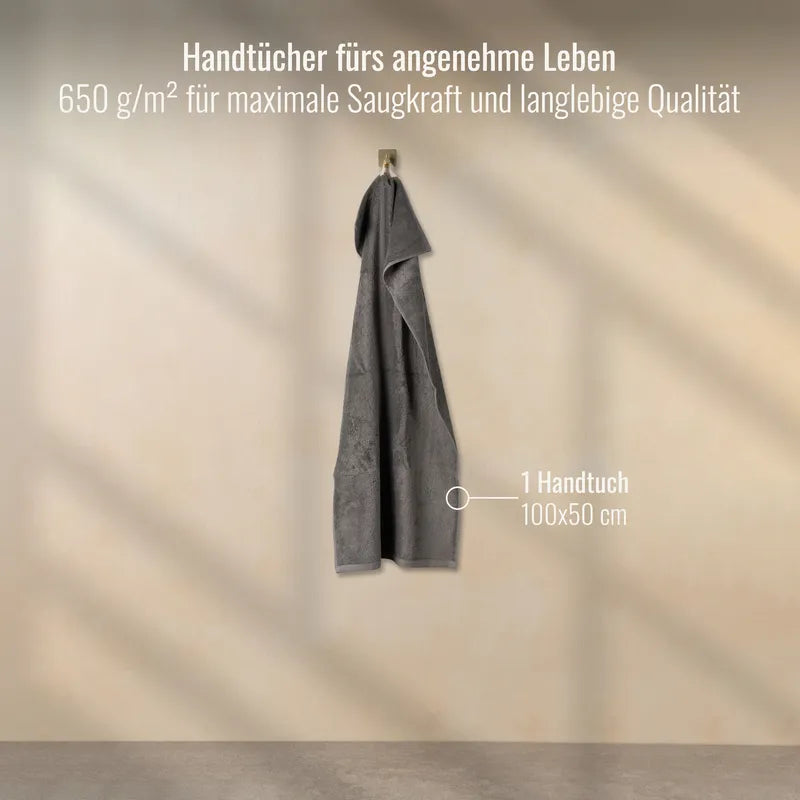 Handtuch Silber 50x100 cm aufgehängt im Badezimmer