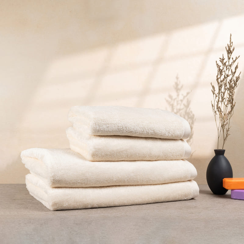 Handtücher Set Beige mit 2 Duschtüchern und 2 Handtüchern – luxuriös, weich und saugstark für Bad und Sauna.