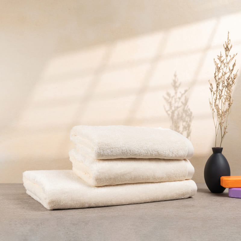 Handtücher beige - 3 er Set - 2 Handtücher und 1 Duschtuch.