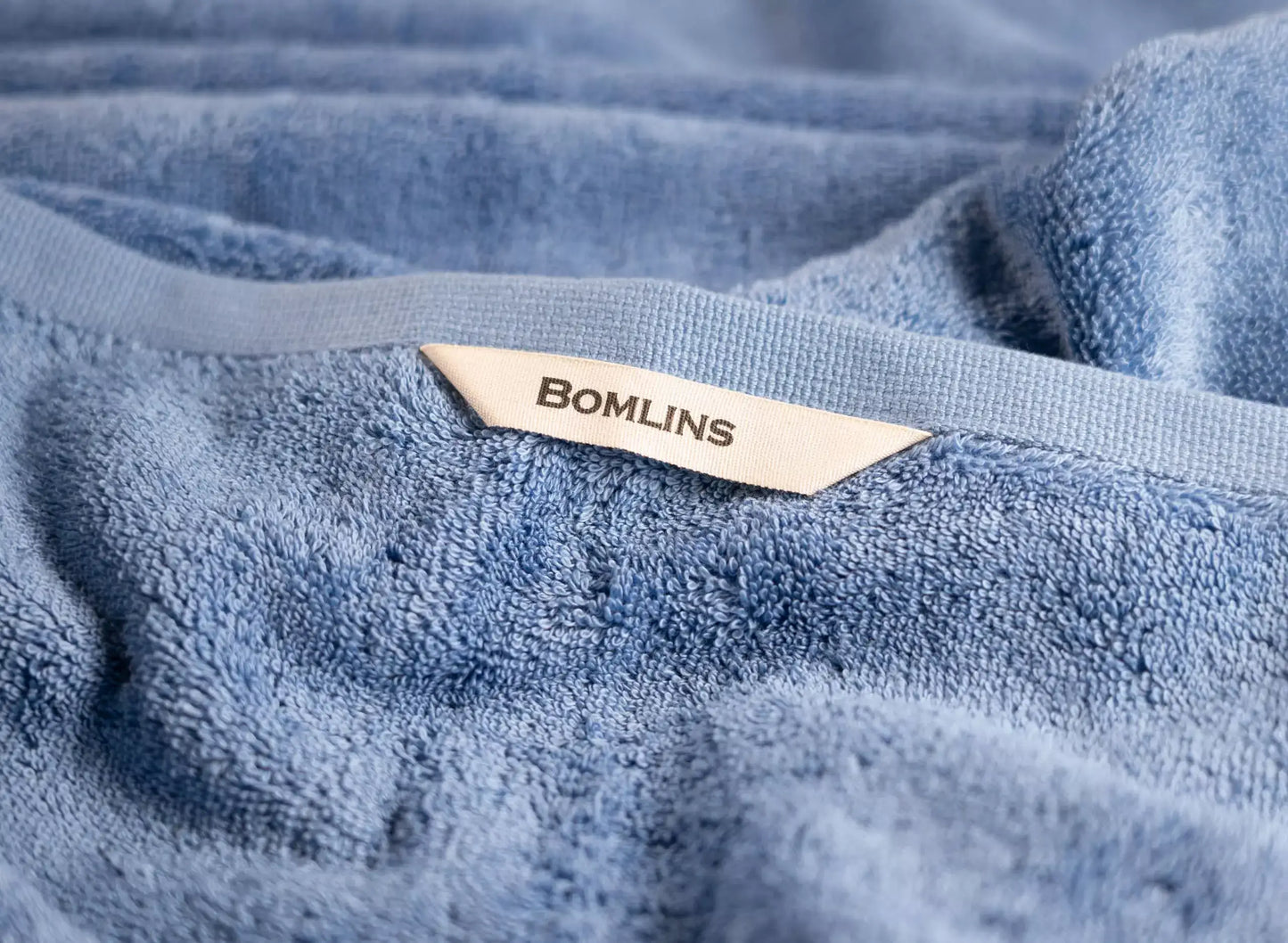 Handtücher Blau mit Aufhänger zum schnelleren Trocknen.