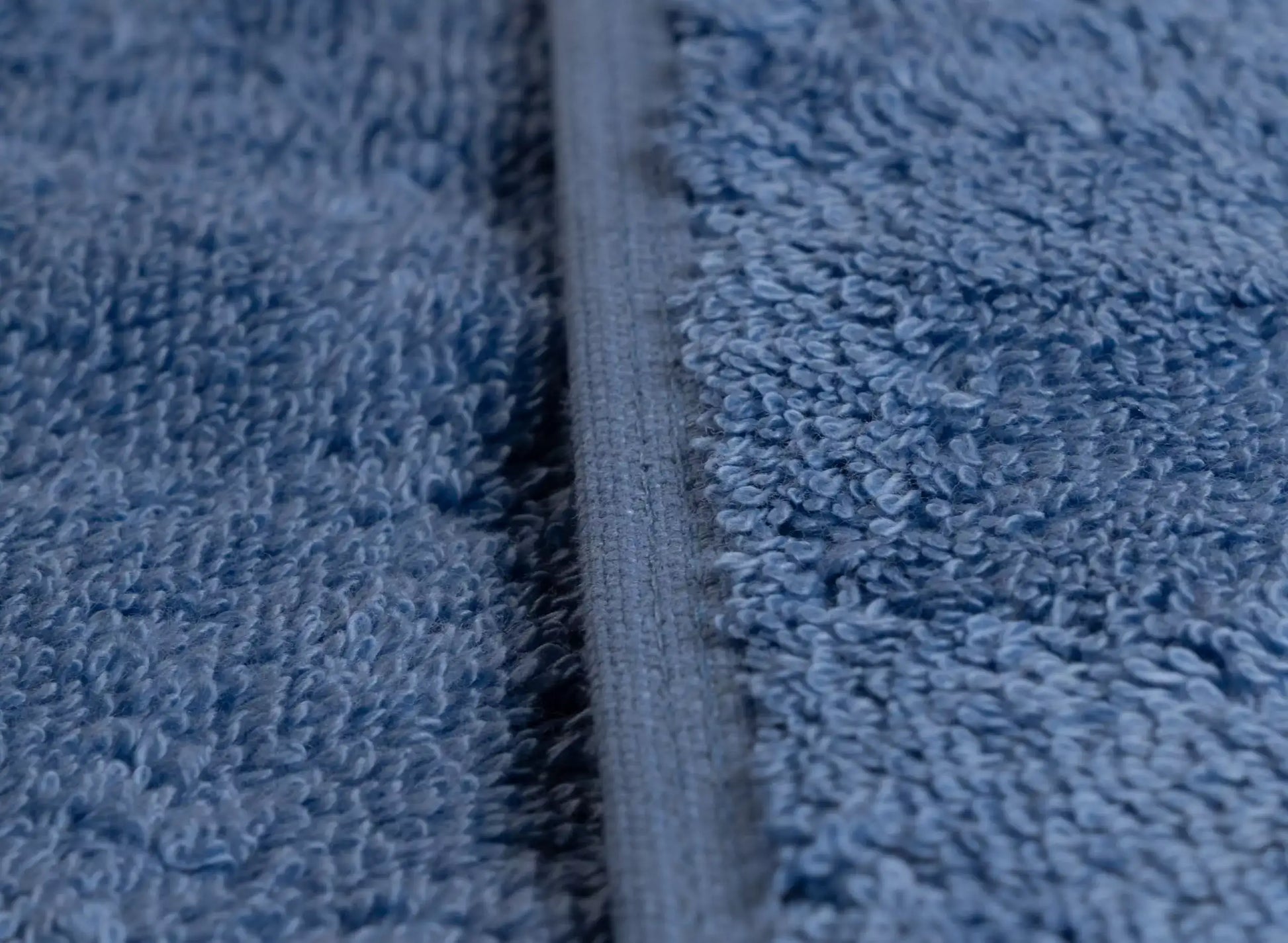 Handtuch mit Doppel naht für mehr Langlebigkeit.  Sowie die Frottee Baumwolle 50x100 cm.