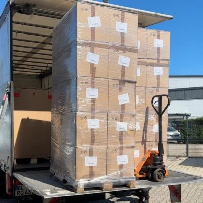 Anlieferung von Bomlins Handtüchern zur Qualitätskontrolle in Deutschland
