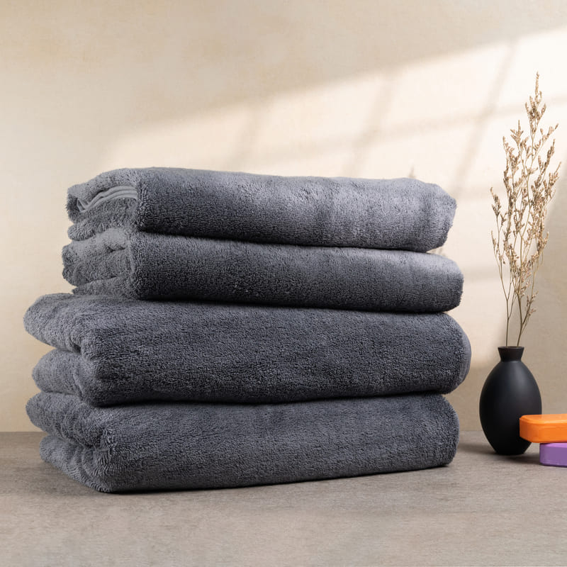 2 Saunatücher und 2 Duschtücher im Saunatücher Set in Grau Anthrazit.